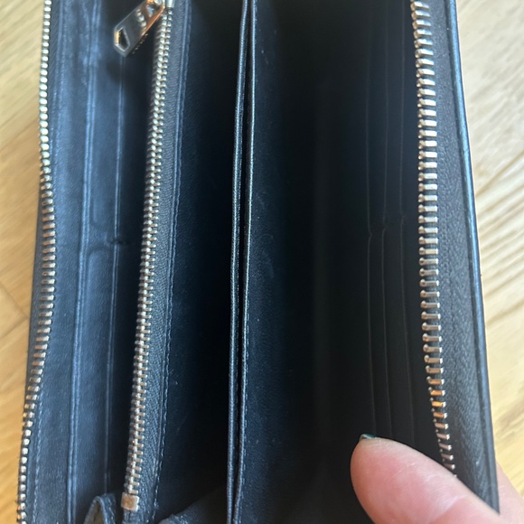 GIVENCHY / LONG WALLET WITH STUDS / AUTHENTIC - Picture 2 of 5